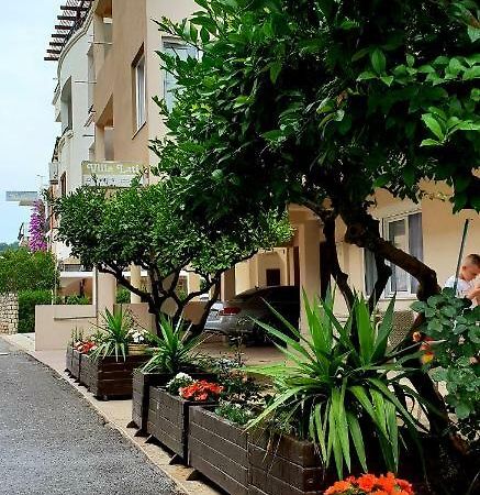 אולסינץ' Apartments Lati מראה חיצוני תמונה